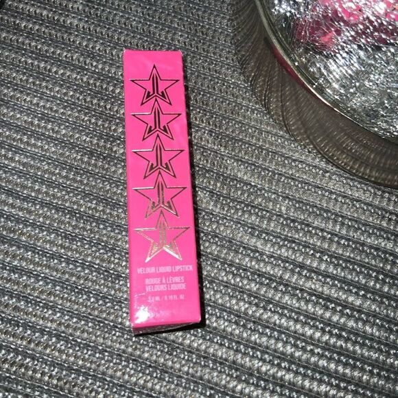 Jeffree Star Poinsettia Velour Liquid Lipstick NIB - Picture 2 of 5